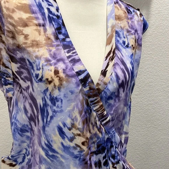 Jennifer Lopez cross wrap blouse. Sheer print. Tab shoulder. Asymmetrical hem. - Picture 4 of 9